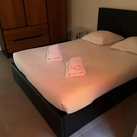 Spacious 7 Min From Train Station *