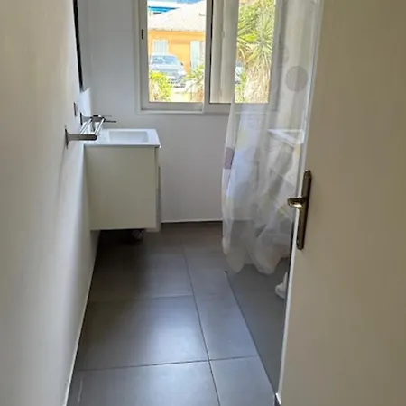 Apartment Spacious 7 Min From Train Station
