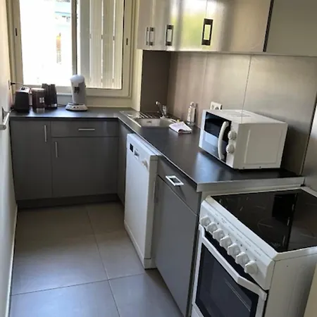 Διαμέρισμα Spacious 7 Min From Train Station