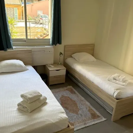Spacious 7 Min From Train Station